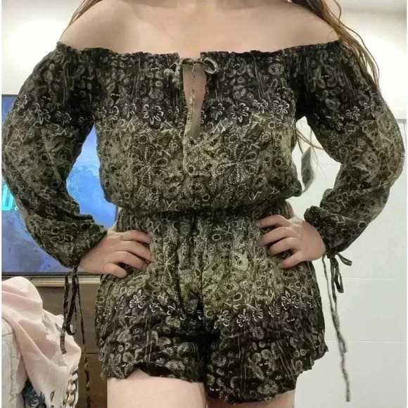 NWT Free People Sz M Off the Shoulder Romper $128 - Picture 6 of 13